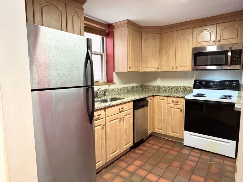 Primary Photo - 96 Gainsborough St
