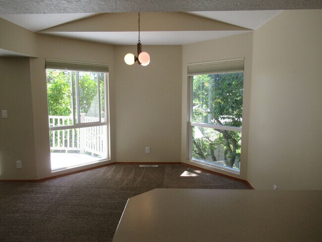 Building Photo - Split Level Two Bedroom Duplex