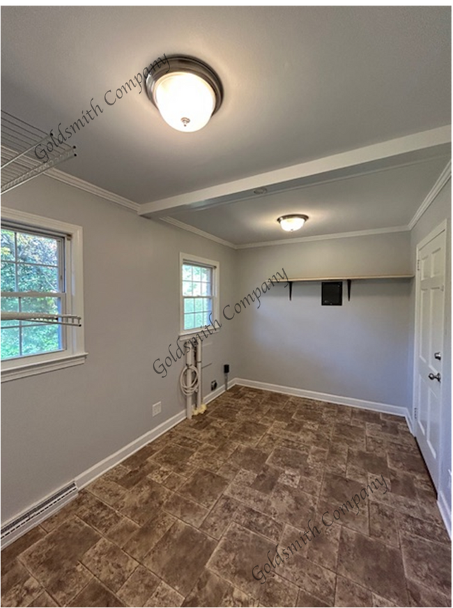 Building Photo - "3-Bedroom with 2 Baths and 2100 Sq Ft of Comfort in Greenville!" -- 1st Full Month Free!