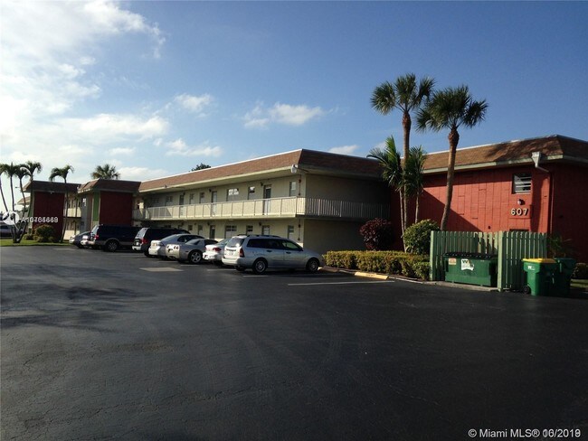 Building Photo - 607 S State Rd 7