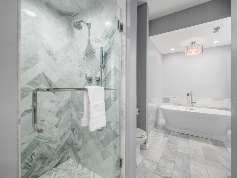 Primary Bath - 926 City Park Ave