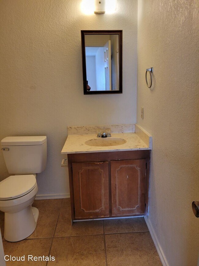 Building Photo - 3 br, 2 bath House - 2402 SILVERHILL DRIVE