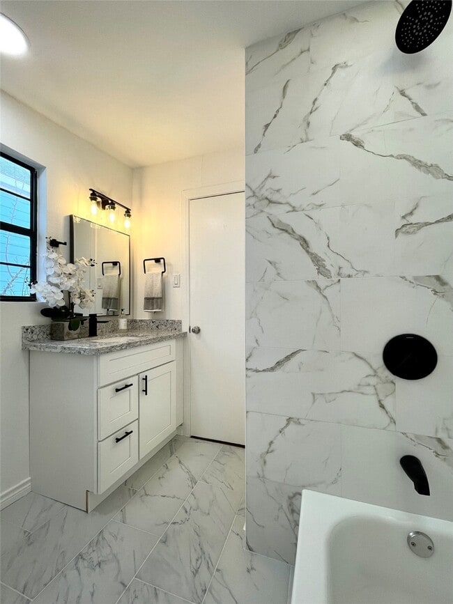 Building Photo - 1031 15th St