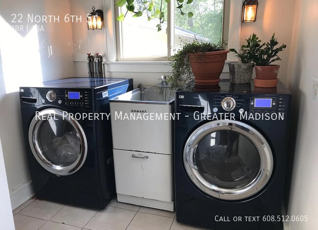 Building Photo - Updated 3 bedroom plus Den house near East...