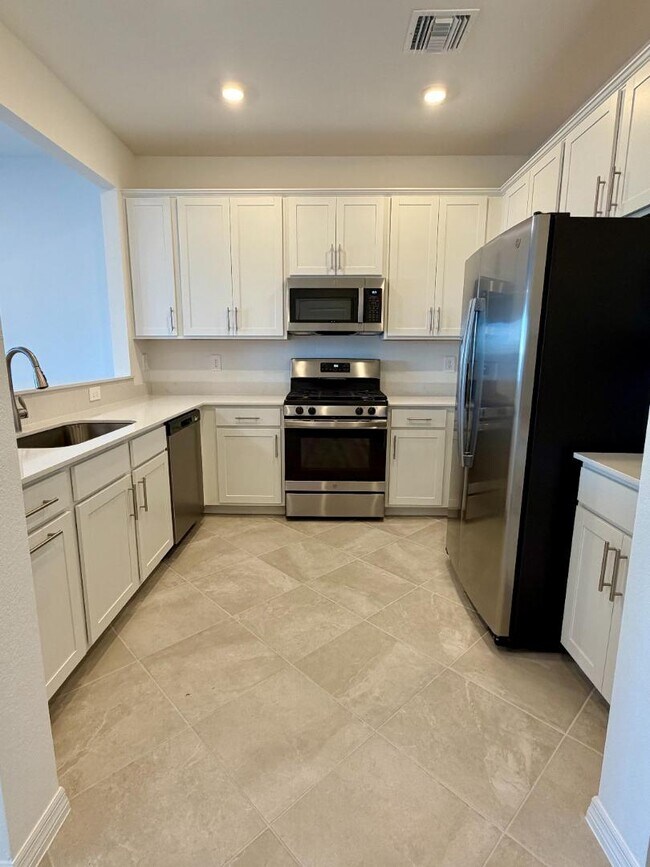 Building Photo - 14995 White Pearl Rd