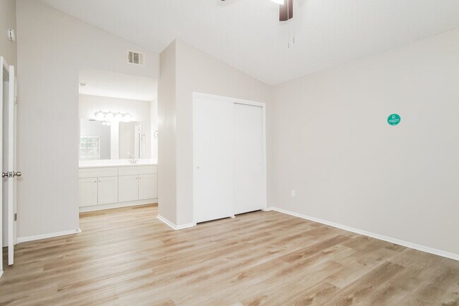 Building Photo - 565 Portland Cir