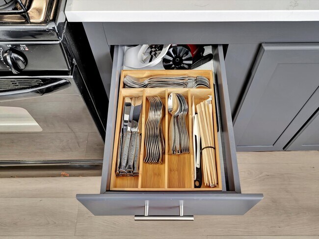 Building Photo - 506 Main St