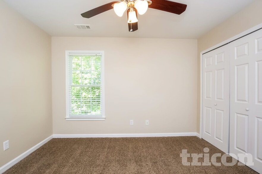 Building Photo - 1013 Chatsworth Ln