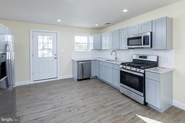 Building Photo - 311 Pine St