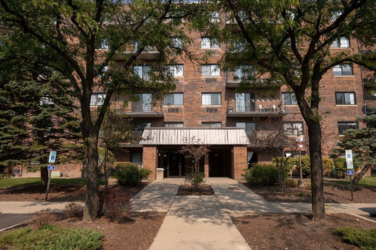 Mandalane Apartments Wheeling