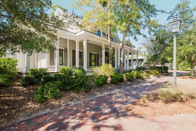 Building Photo - Stunning Custom Home in Palmetto Bluff