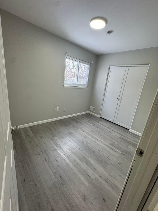 Building Photo - 5901 Roosevelt St