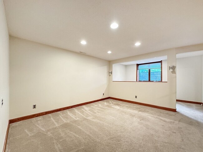Building Photo - 3830 Union Terrace Ln N