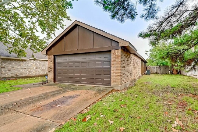 Building Photo - 17435 Glenmorris Dr