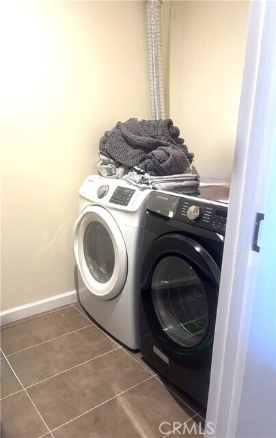 Building Photo - 155 S Oxford Ave