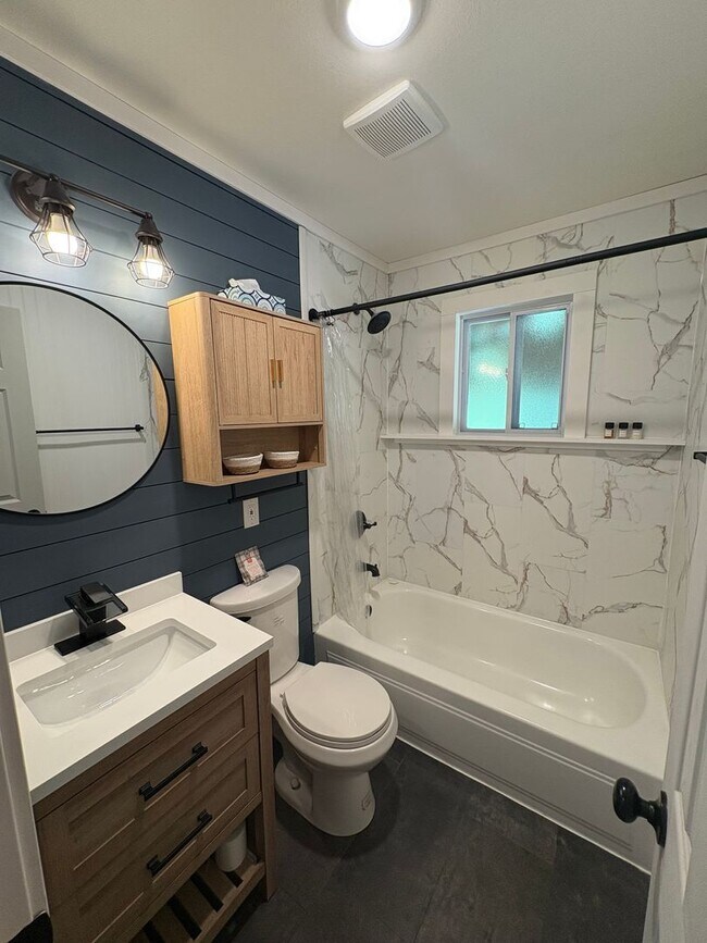Building Photo - Charming Two Bedroom in Rogers