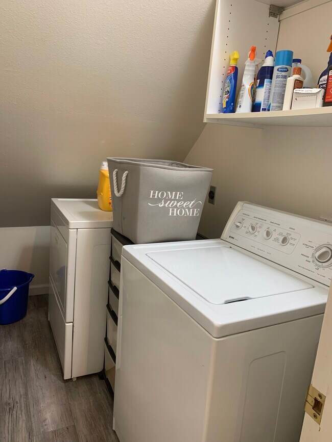 Laundry Room - 7635 Draper Ave