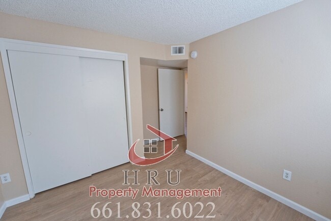 Building Photo - 4701 Beechwood St