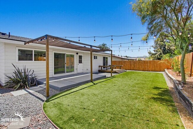 Building Photo - Captivating 3Bdm 2Ba Home in the Carlton Oaks/West Hills area of Santee!
