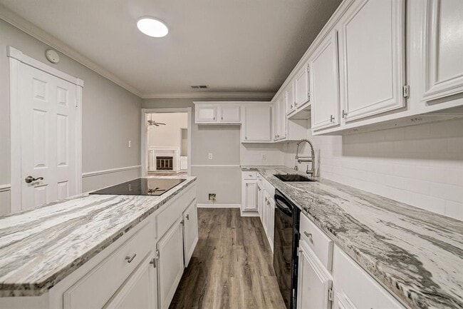Building Photo - 3310 Meadway Dr