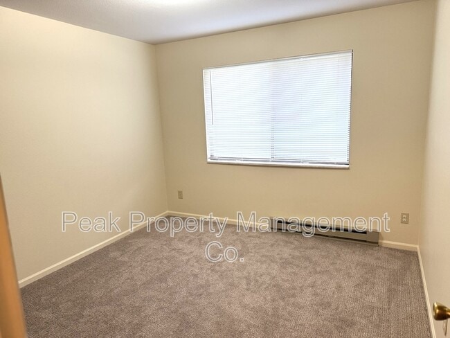 Building Photo - 2720 Sagebrush Dr