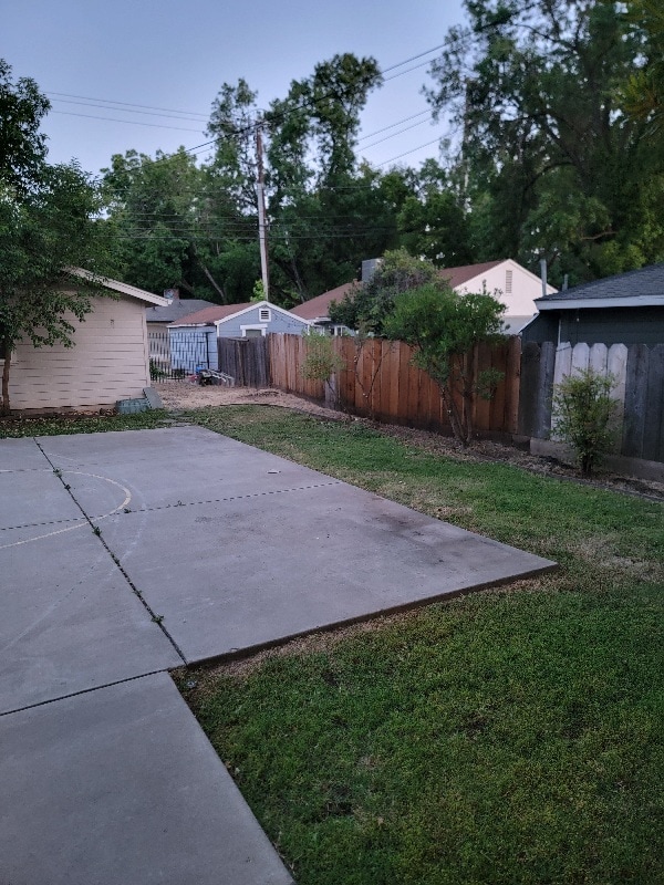 Fenced Backyard w/Half BB Court - 525 W 1st Ave