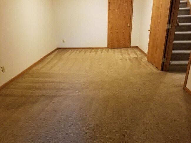 Building Photo - 1403 Glenview Ln
