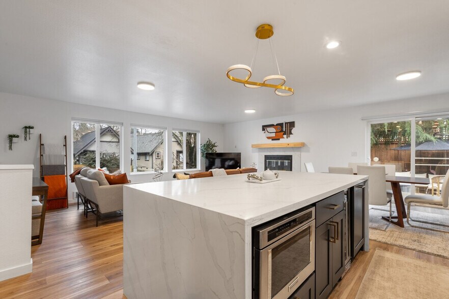 Building Photo - 705 24th Ave