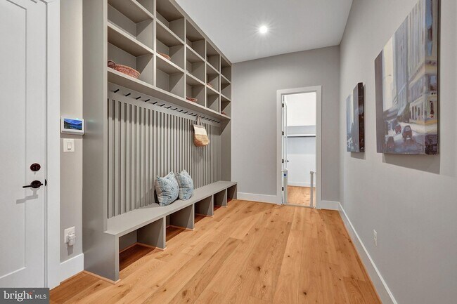 Building Photo - 1100 Balls Hill Rd