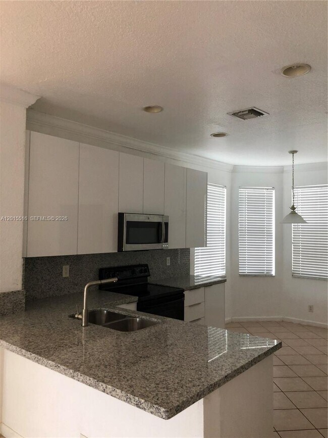 Building Photo - 693 Live Oak Ln