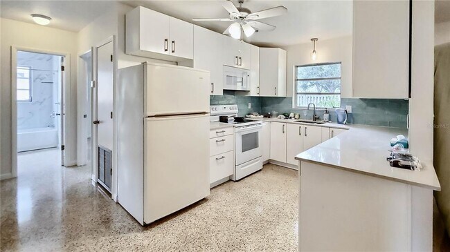 Building Photo - 3266 Jolson Dr