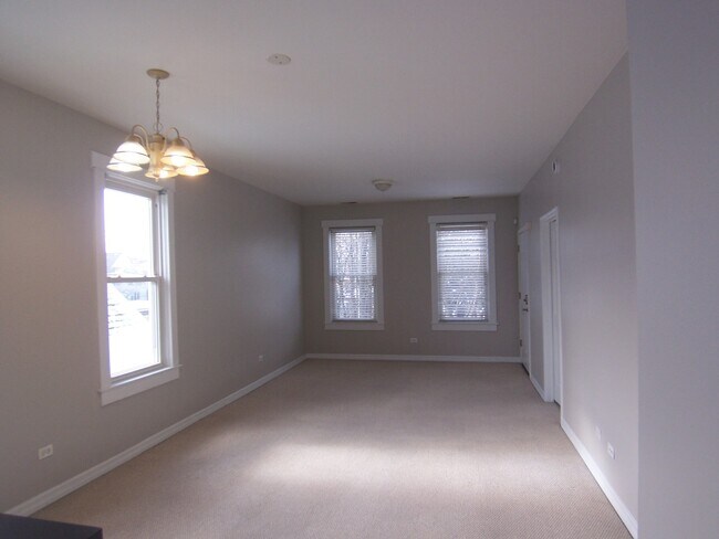 Building Photo - 1419 Darrow Ave