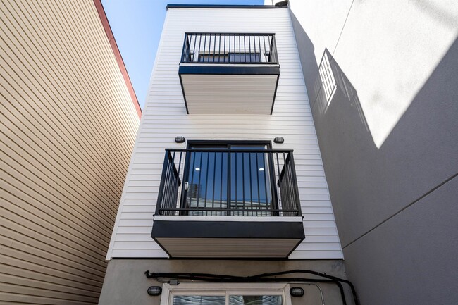 Building Photo - 270 Duncan Ave