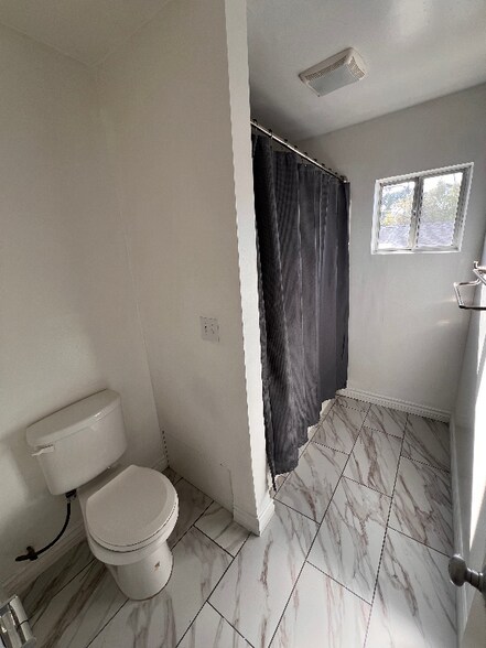 Building Photo - 293 N Hill Ave