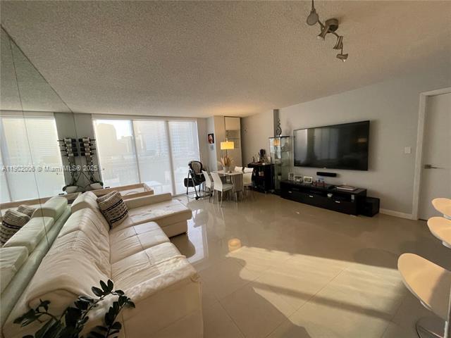 Building Photo - 540 Brickell Key Dr