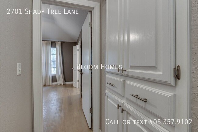 Building Photo - 2701 Shady Tree Ln