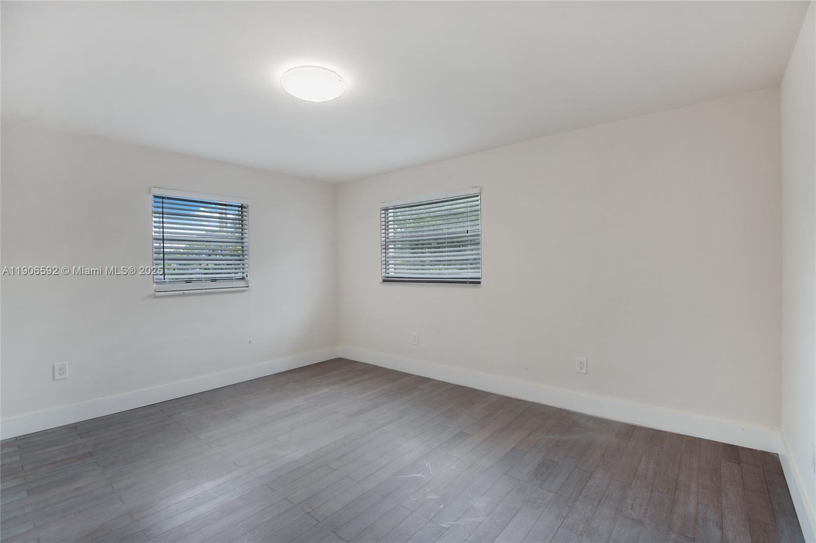 Building Photo - 522 NW 47th Ter