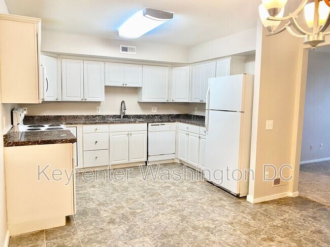 Building Photo - 17405 Pipers Way