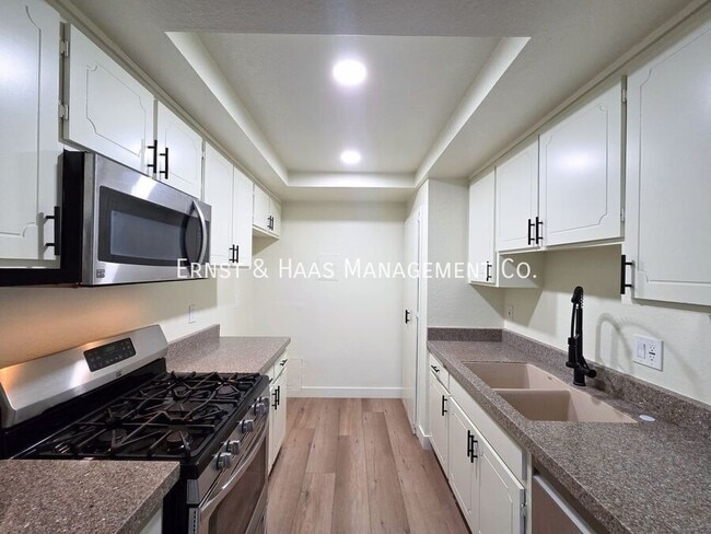 Building Photo - 12512 Cuesta Dr