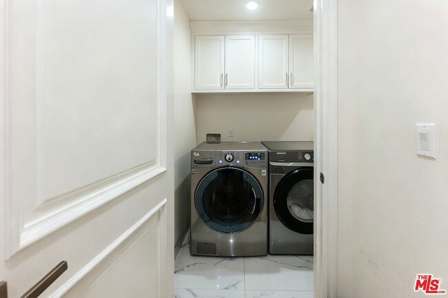 Building Photo - 363 S Saltair Ave