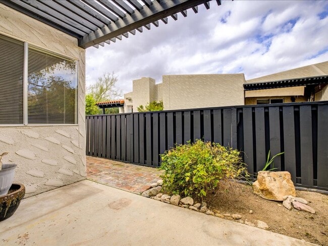 Building Photo - 2 Bedroom 2 Bathroom