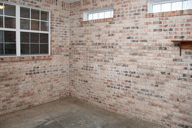 Building Photo - 112 Golf Course Dr