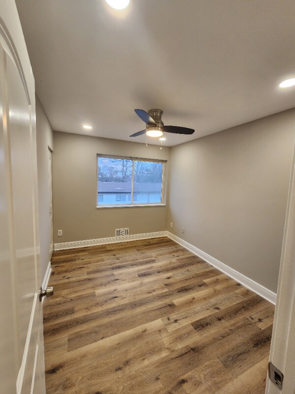 Building Photo - 390 W Lake Ave NW