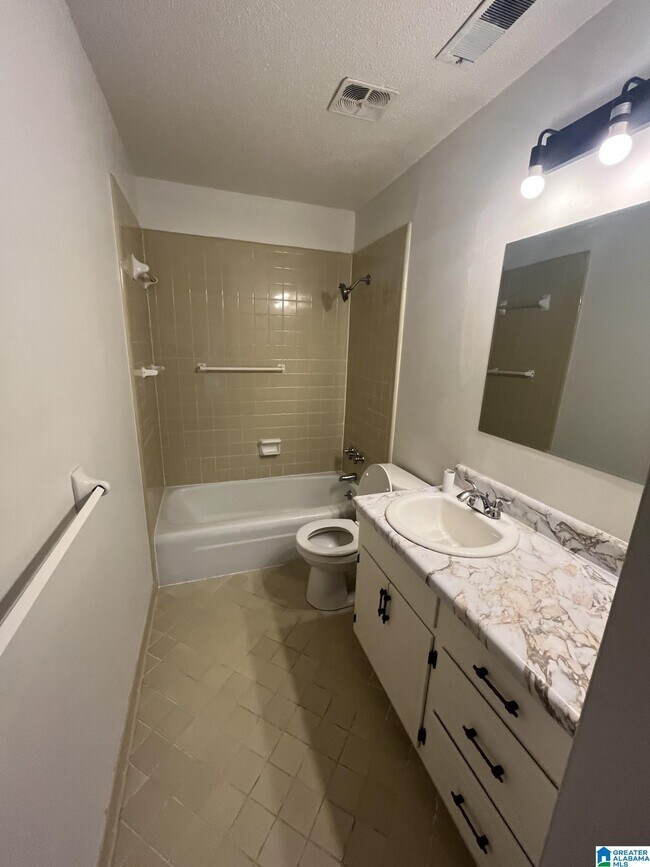 Building Photo - 1340 32nd St S