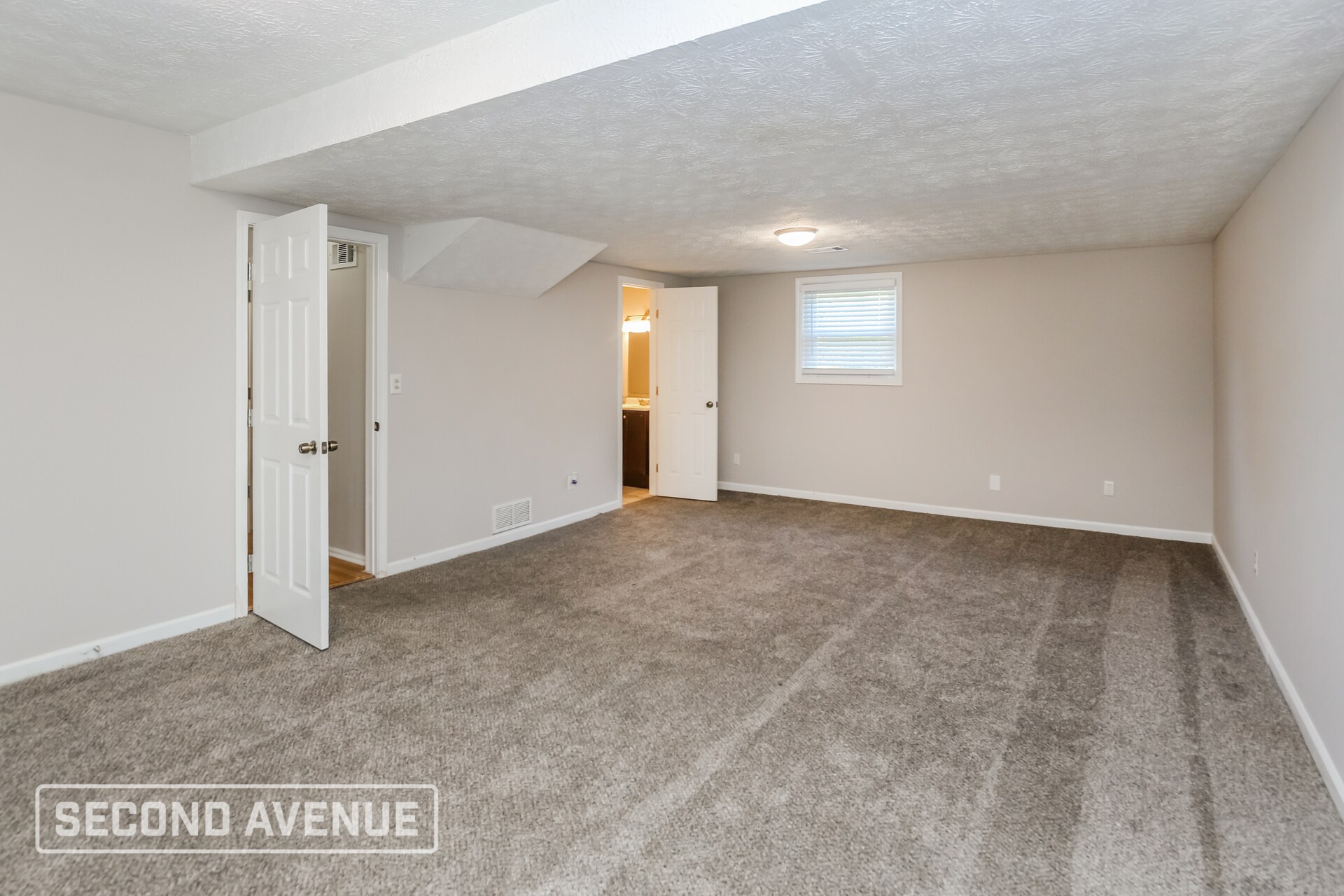 Building Photo - 6290 Silver Spur Dr