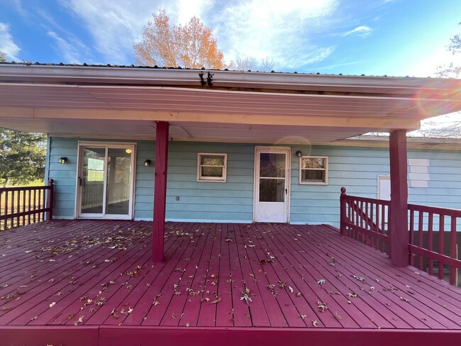 Building Photo - Charming 4-Bedroom, 2-Bath Ranch Home in L...