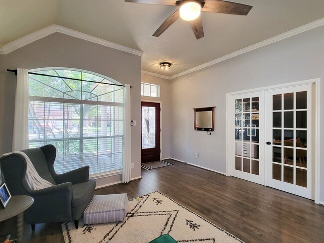 Building Photo - Welcome home to this charming 4-bedroom, 3-bathroom brick house in the desirable Stone Gate commu...