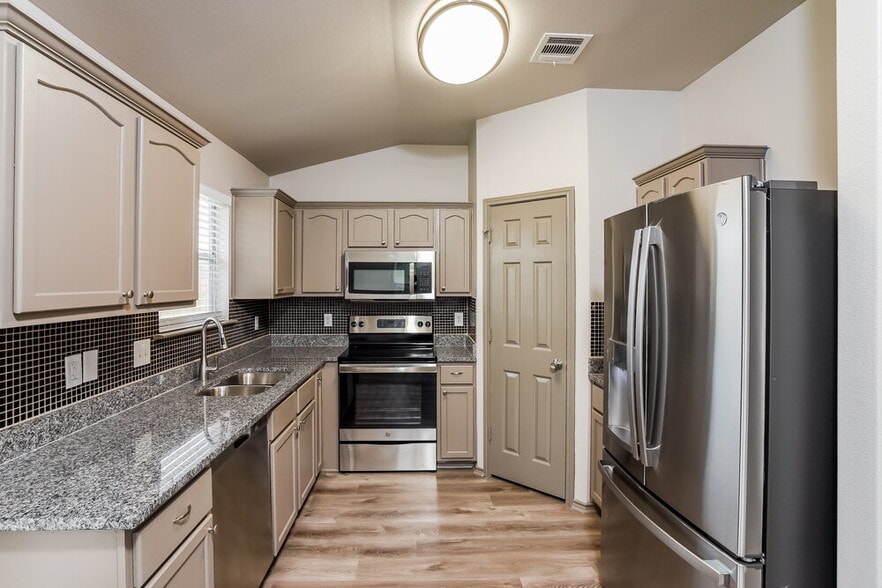 Building Photo - 316 Hummingbird Dr