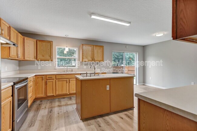 Building Photo - 172 King Arthur Ct