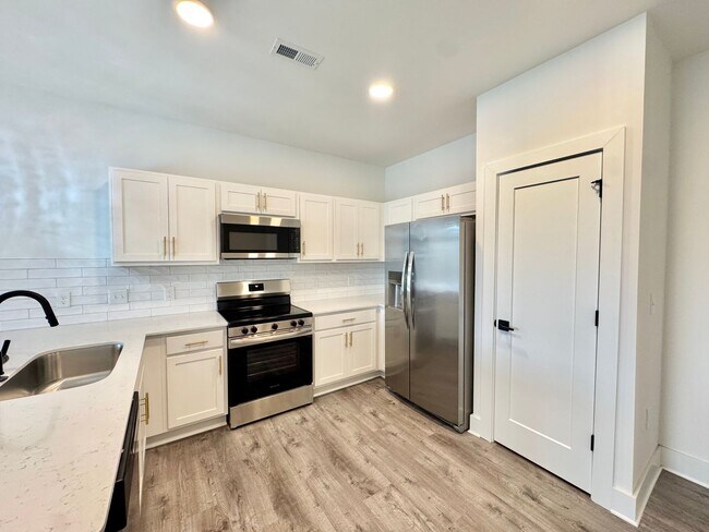 Building Photo - Beautiful NEW 1-Bed, 1- Bath Apartment in Rock Hill!